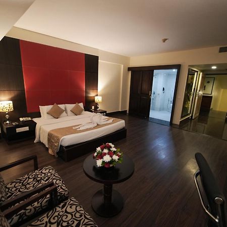 The South Park Hotel Thiruvananthapuram Εξωτερικό φωτογραφία