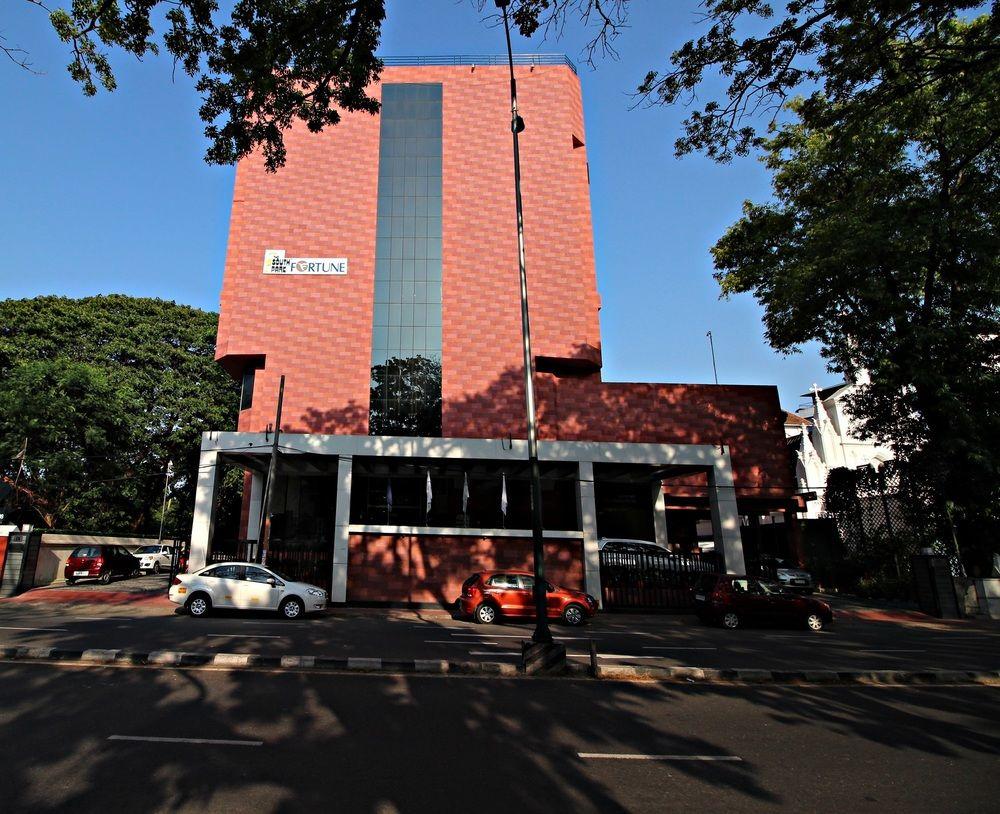 The South Park Hotel Thiruvananthapuram Εξωτερικό φωτογραφία