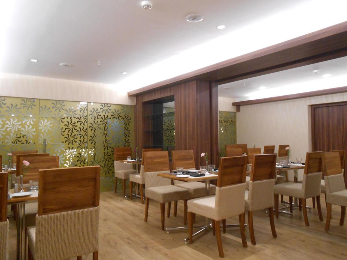 The South Park Hotel Thiruvananthapuram Εξωτερικό φωτογραφία