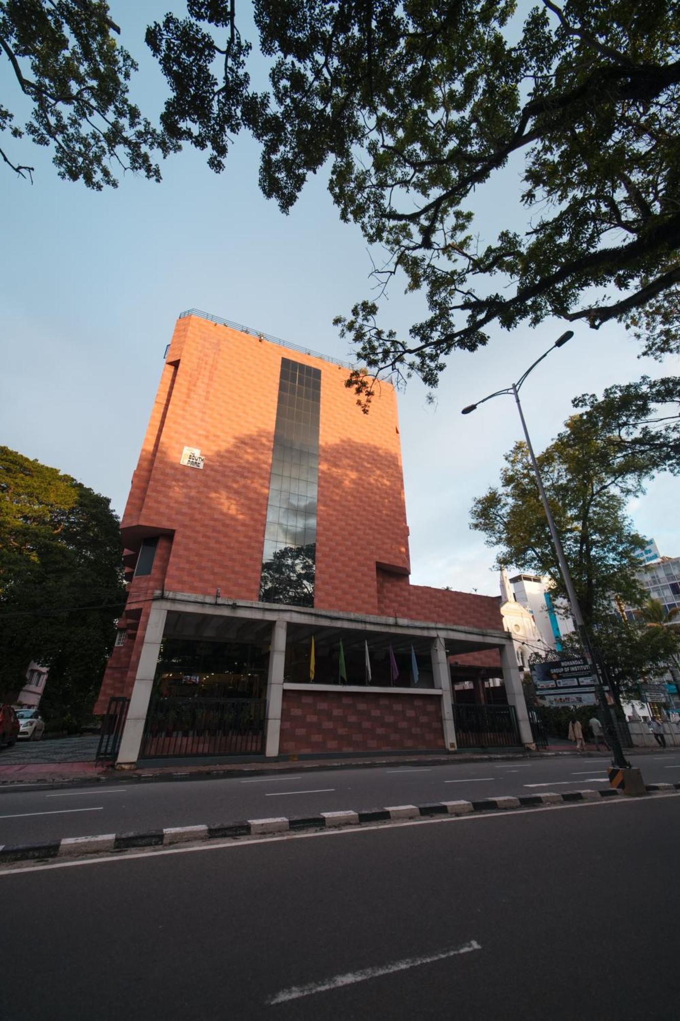 The South Park Hotel Thiruvananthapuram Εξωτερικό φωτογραφία