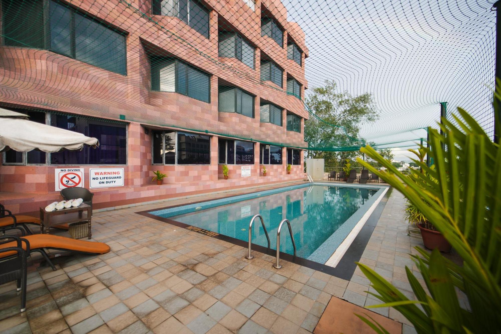 The South Park Hotel Thiruvananthapuram Εξωτερικό φωτογραφία