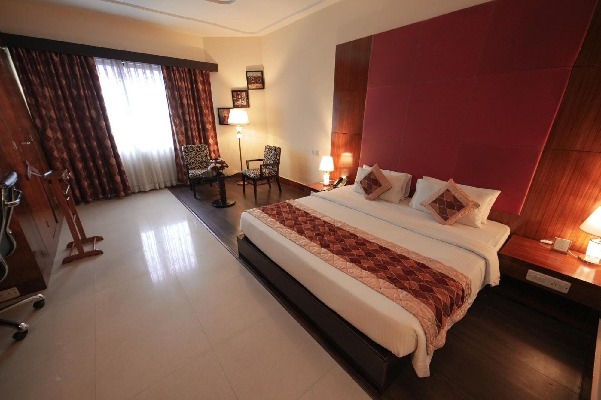 The South Park Hotel Thiruvananthapuram Εξωτερικό φωτογραφία