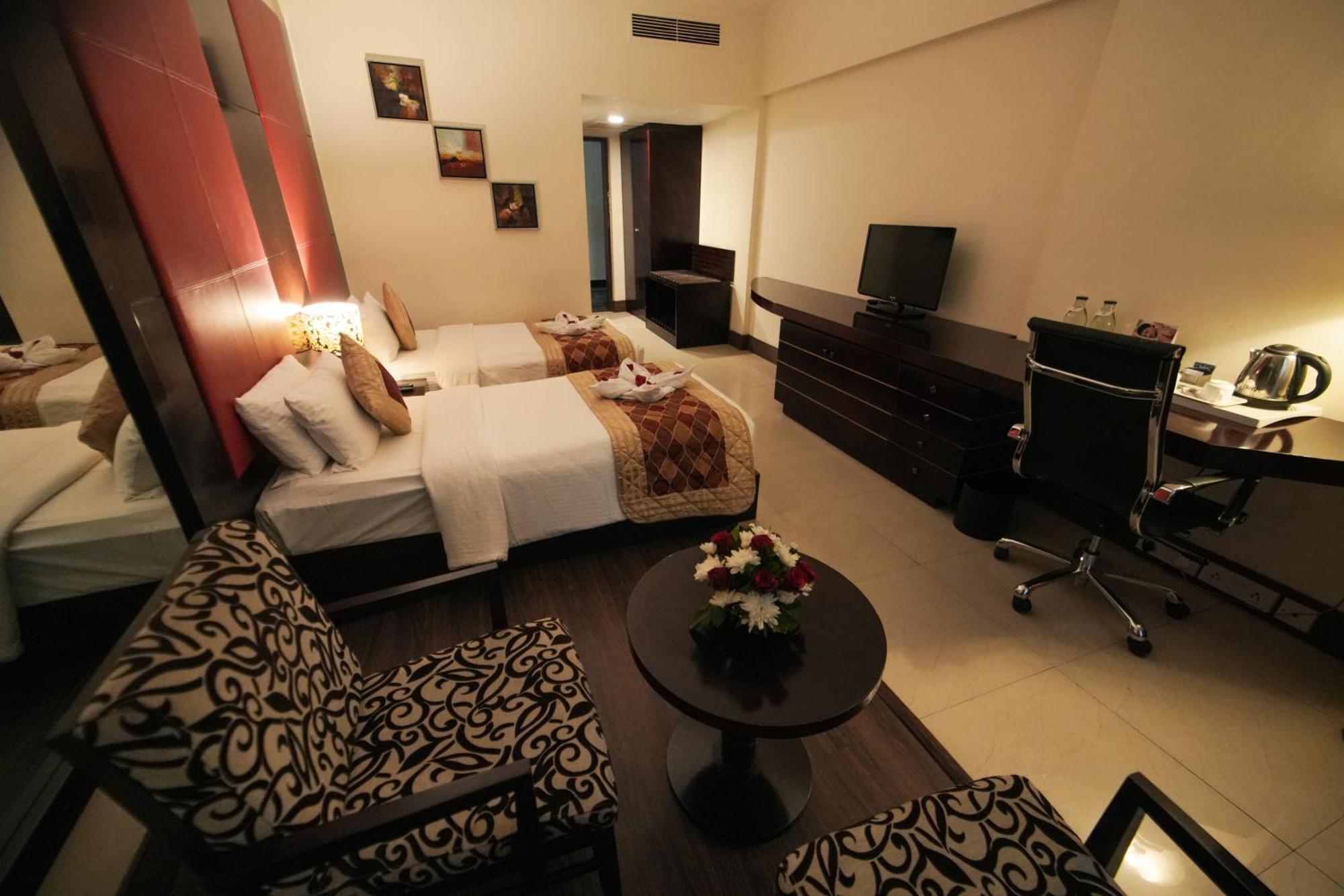 The South Park Hotel Thiruvananthapuram Εξωτερικό φωτογραφία