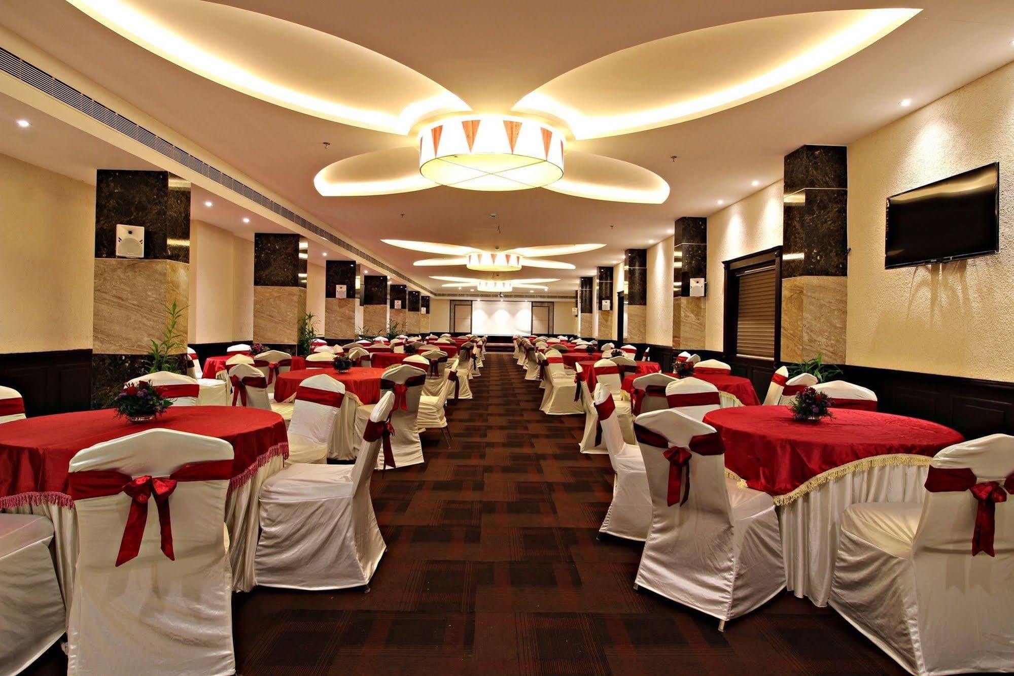 The South Park Hotel Thiruvananthapuram Εξωτερικό φωτογραφία