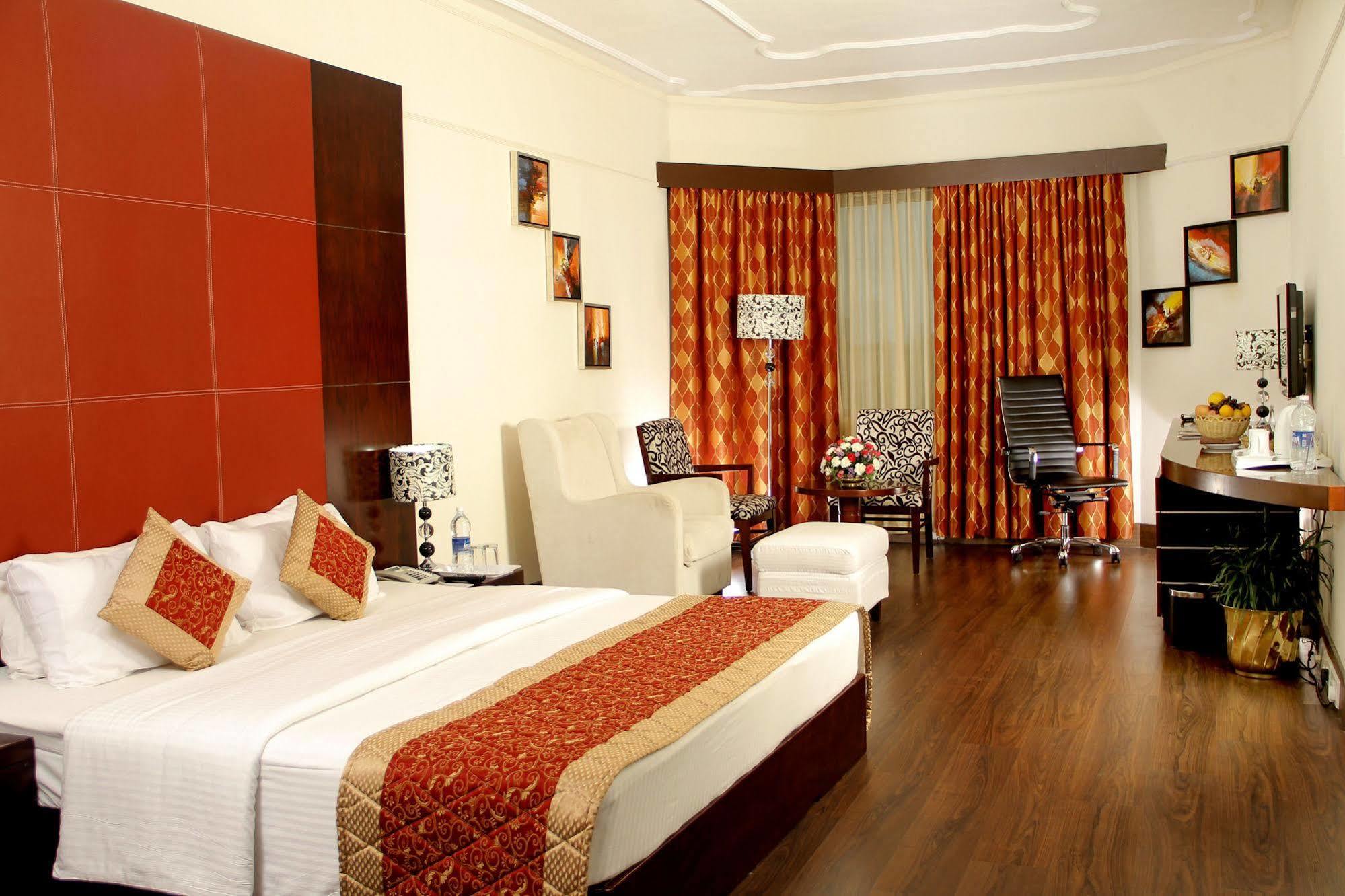 The South Park Hotel Thiruvananthapuram Εξωτερικό φωτογραφία