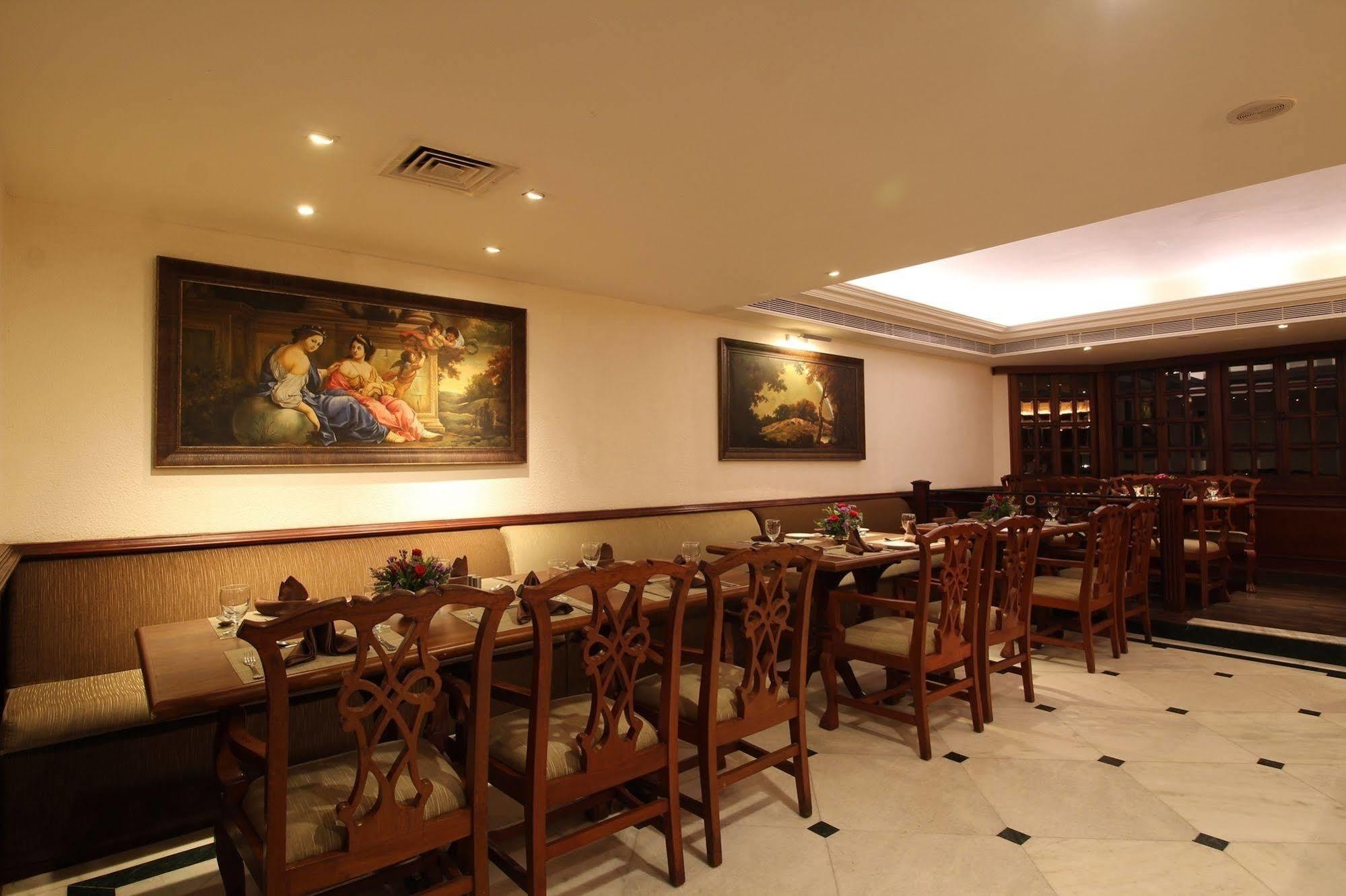 The South Park Hotel Thiruvananthapuram Εξωτερικό φωτογραφία