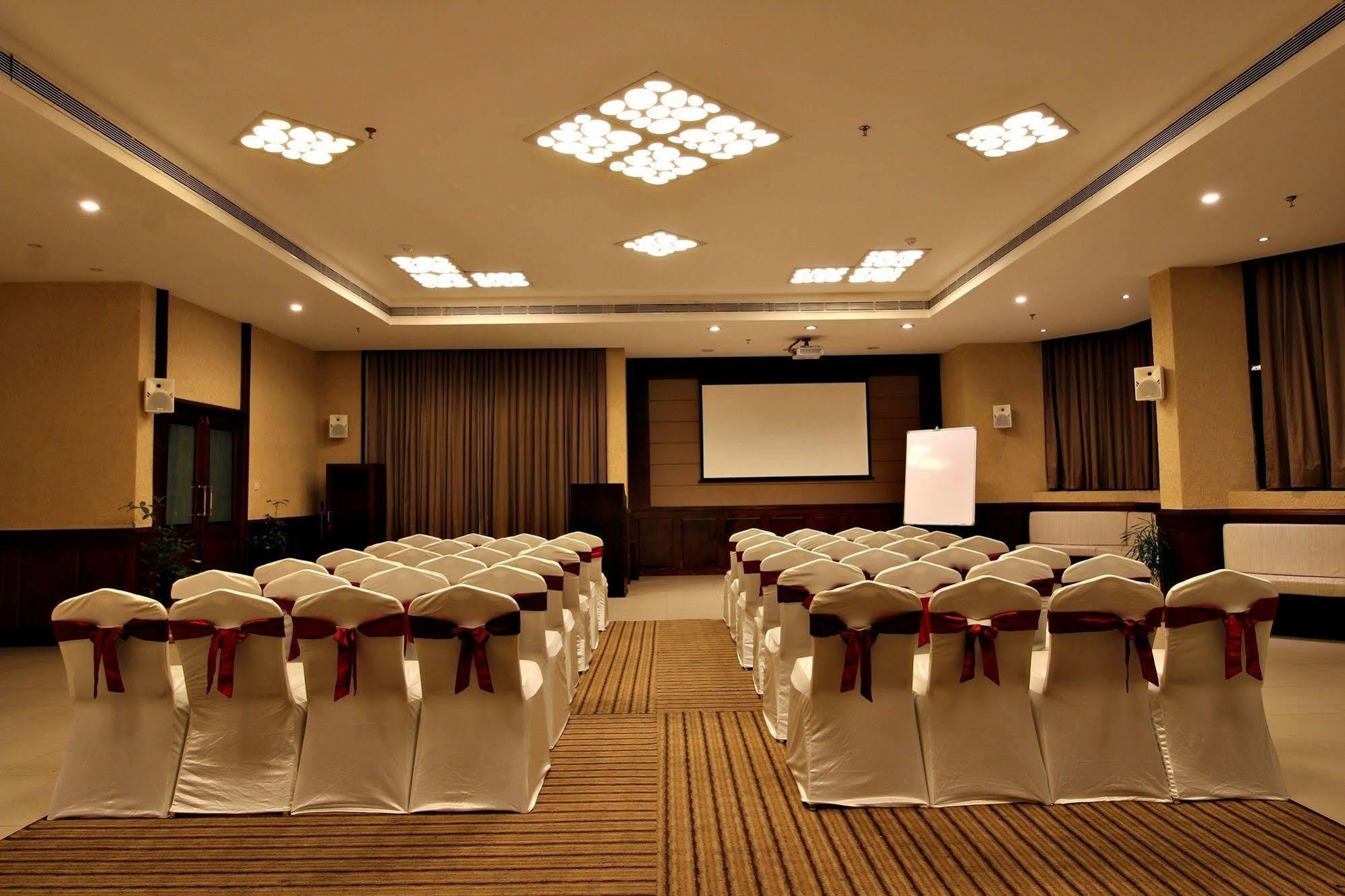 The South Park Hotel Thiruvananthapuram Εξωτερικό φωτογραφία