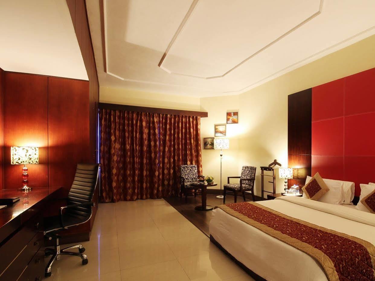 The South Park Hotel Thiruvananthapuram Εξωτερικό φωτογραφία
