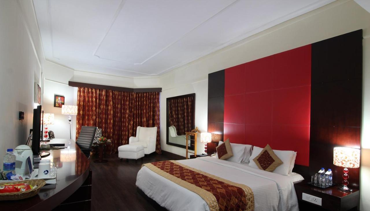 The South Park Hotel Thiruvananthapuram Εξωτερικό φωτογραφία