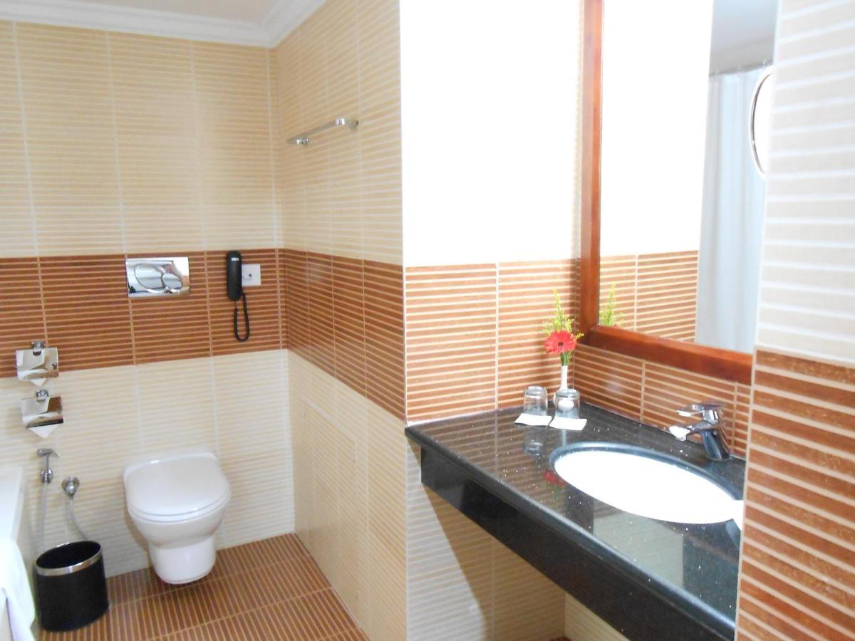 The South Park Hotel Thiruvananthapuram Εξωτερικό φωτογραφία