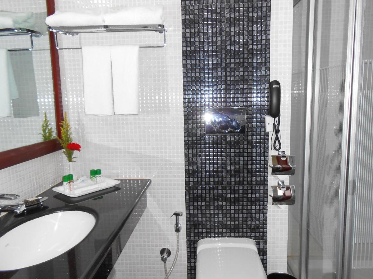 The South Park Hotel Thiruvananthapuram Εξωτερικό φωτογραφία