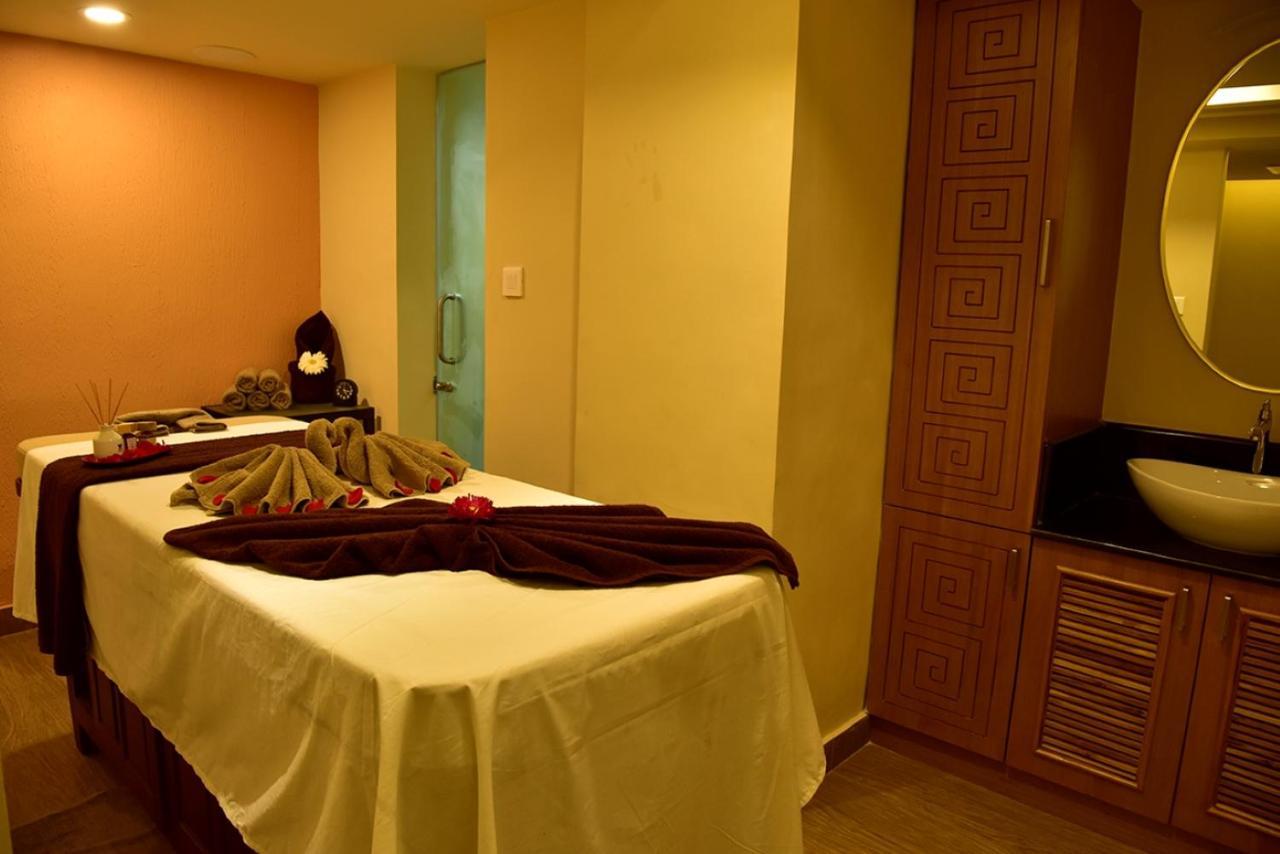 The South Park Hotel Thiruvananthapuram Εξωτερικό φωτογραφία